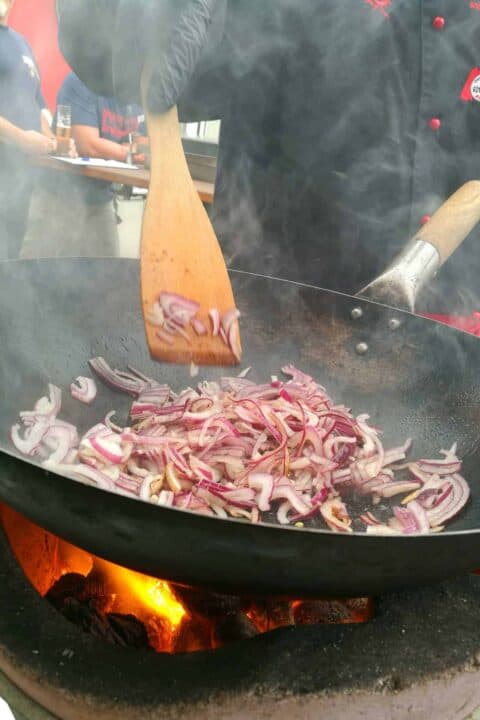 Adi Matzek Zwiebel anrösten What a Wok