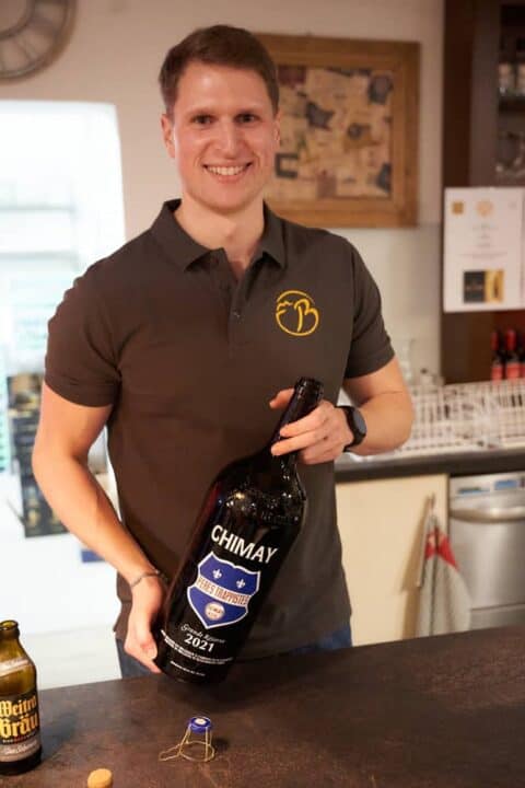 Biersommelier Martin Pichler mit 3l Bierflasche Chimay