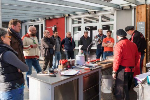 Adi Matzek Grillschule Seminar Teilnehmer bei Grillseminar