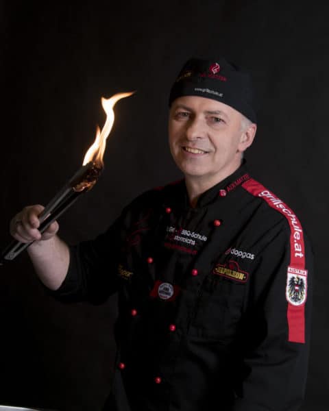 Adi Matzek Grillkohle Feuer